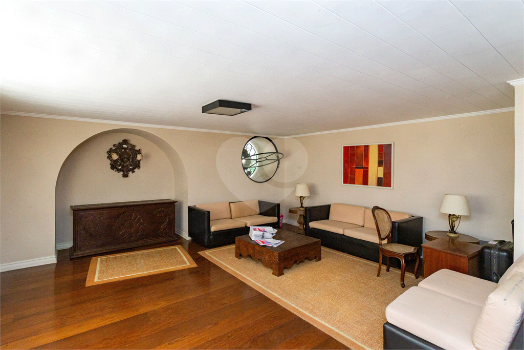 Apartamento Reformado com 2 Dormitórios à Venda no Jardim Paulistano – 96 m²