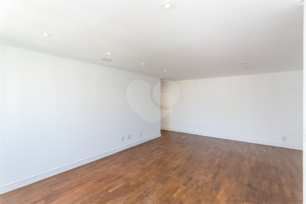 Apartamento Reformado com 2 Dormitórios à Venda no Jardim Paulistano – 96 m²