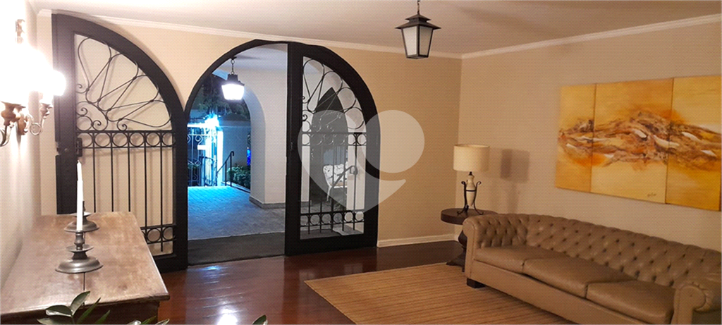 Apartamento Reformado com 2 Dormitórios à Venda no Jardim Paulistano – 96 m²