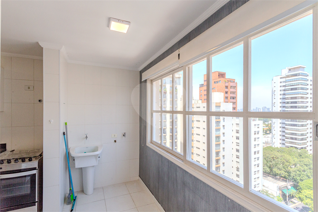 Apartamento Reformado com 2 Dormitórios à Venda no Jardim Paulistano – 96 m²