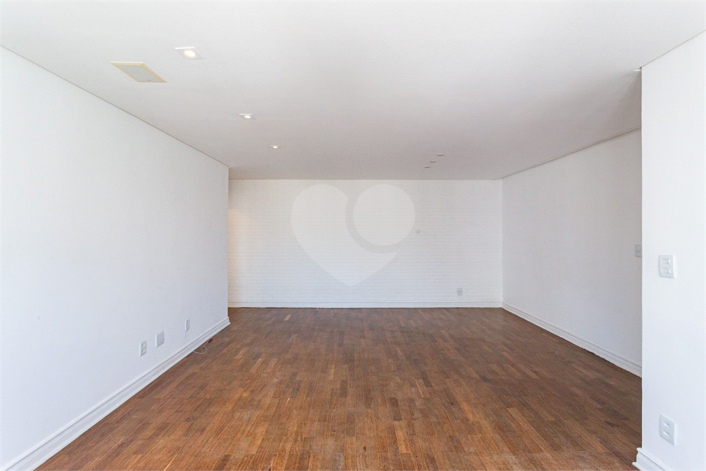 Apartamento Reformado com 2 Dormitórios à Venda no Jardim Paulistano – 96 m²