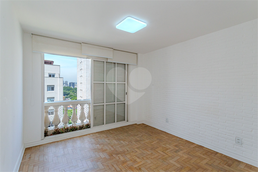 Apartamento Reformado com 2 Dormitórios à Venda no Jardim Paulistano – 96 m²