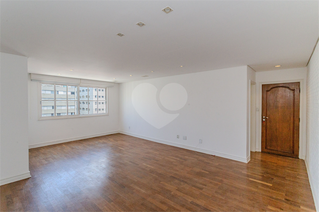 Apartamento Reformado com 2 Dormitórios à Venda no Jardim Paulistano – 96 m²