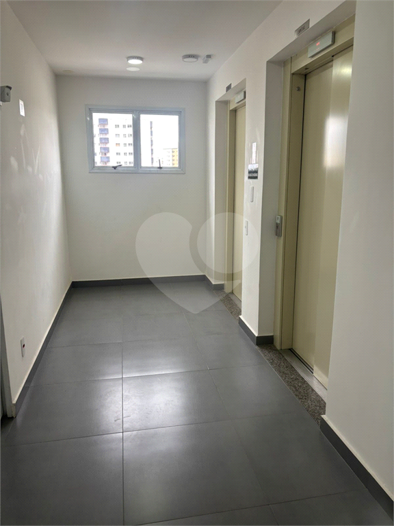 Apartamento para locação 35 m², região da Liberdade, com varanda aberta