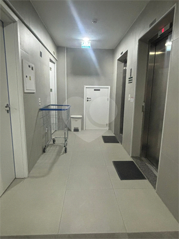 Apartamento para locação 35 m², região da Liberdade, com varanda aberta