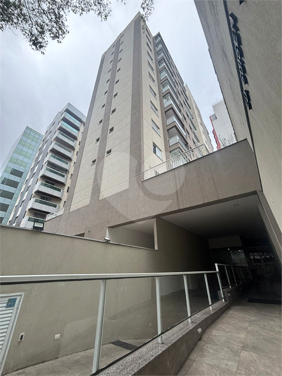 Apartamento para locação 35 m², região da Liberdade, com varanda aberta