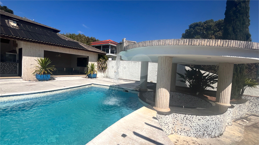 Casa à venda com 4 quartos, 329m² - Foto 2