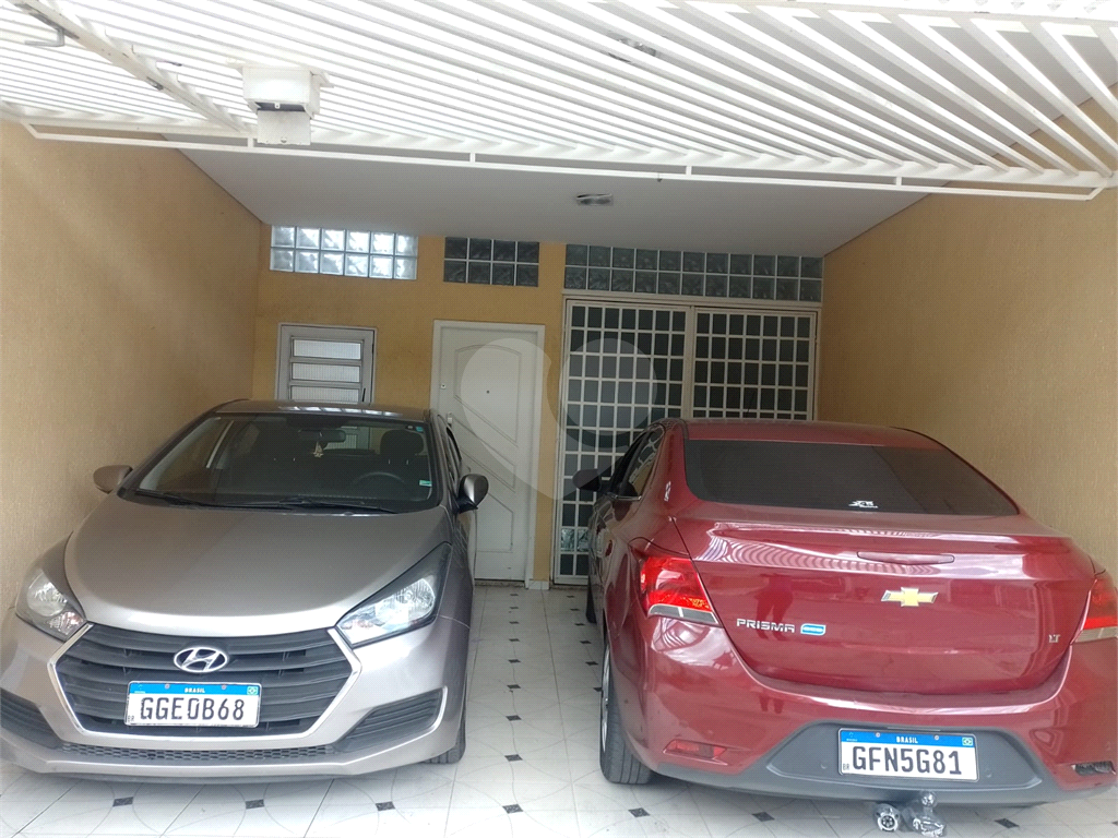 Sobrado para venda em GUARULHOS com 4 quartos, sendo 1 suíte, 3 banheiros e 2 vagas de garagem, área gourmet.