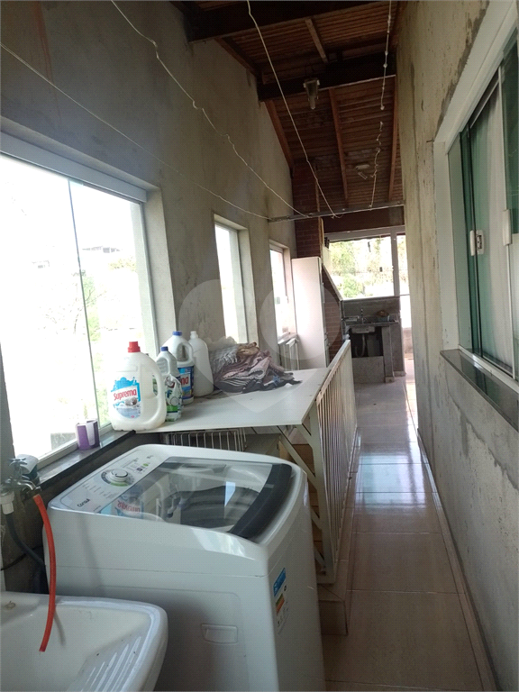 Sobrado para venda em GUARULHOS com 4 quartos, sendo 1 suíte, 3 banheiros e 2 vagas de garagem, área gourmet.