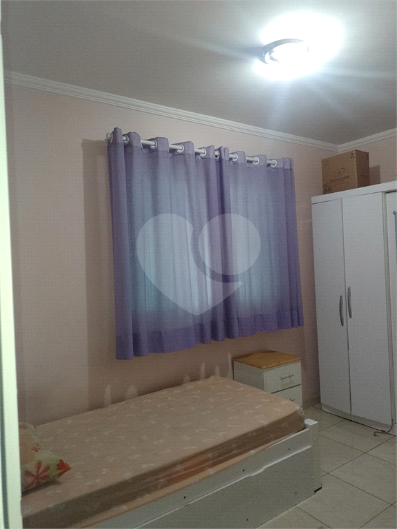 Sobrado para venda em GUARULHOS com 4 quartos, sendo 1 suíte, 3 banheiros e 2 vagas de garagem, área gourmet.
