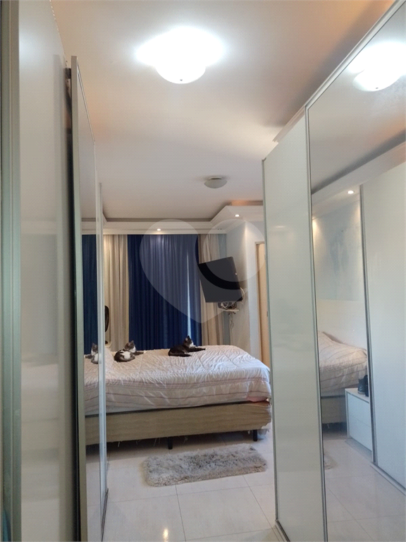 Sobrado para venda em GUARULHOS com 4 quartos, sendo 1 suíte, 3 banheiros e 2 vagas de garagem, área gourmet.