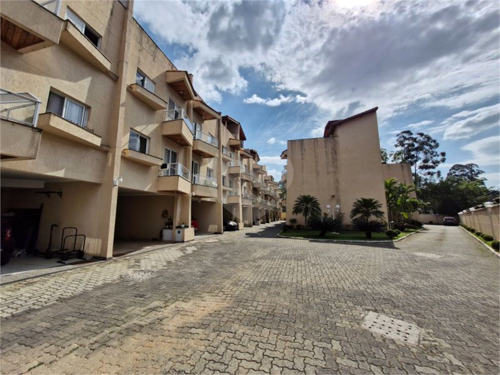Vende-se: Casa em Condomínio Fechado no Barro Branco – 229m²