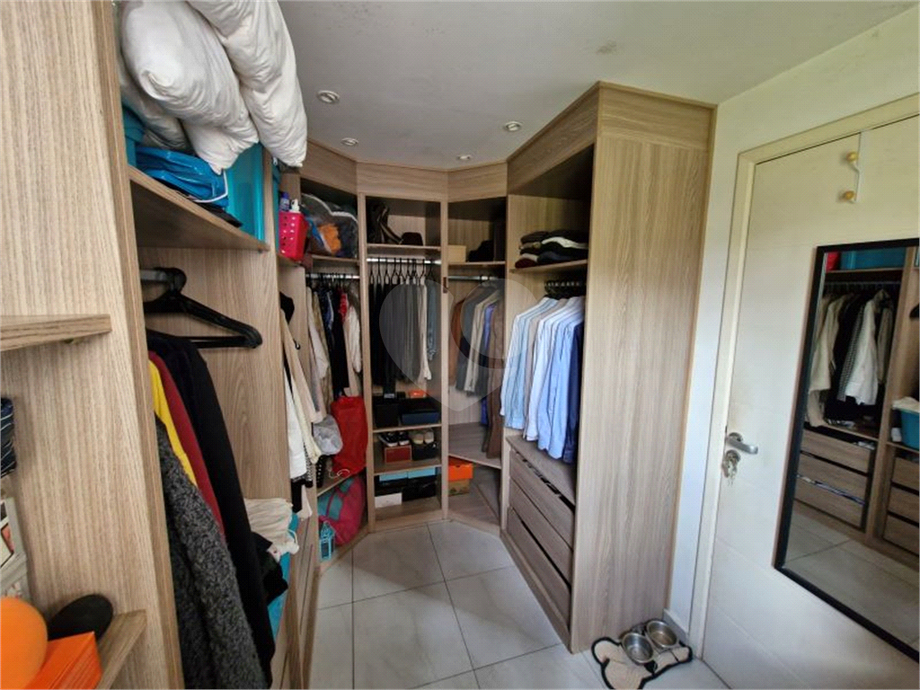 Vende-se: Casa em Condomínio Fechado no Barro Branco – 229m²