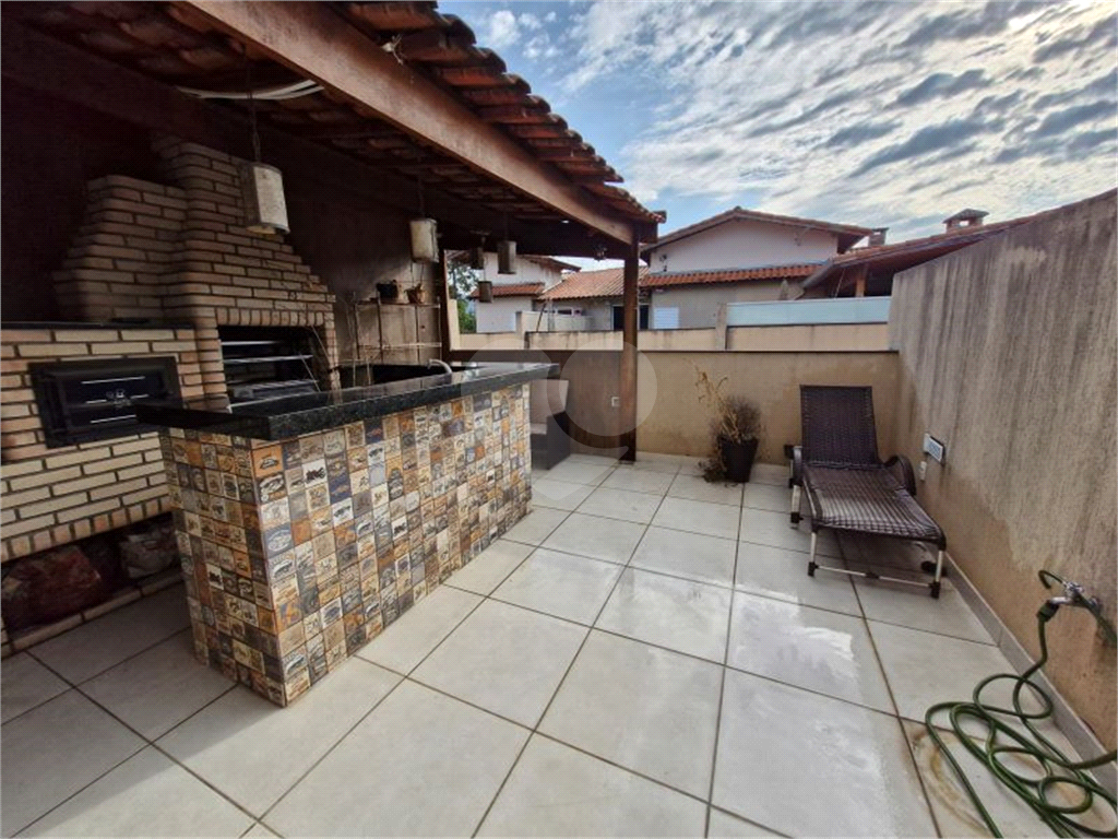 Vende-se: Casa em Condomínio Fechado no Barro Branco – 229m²
