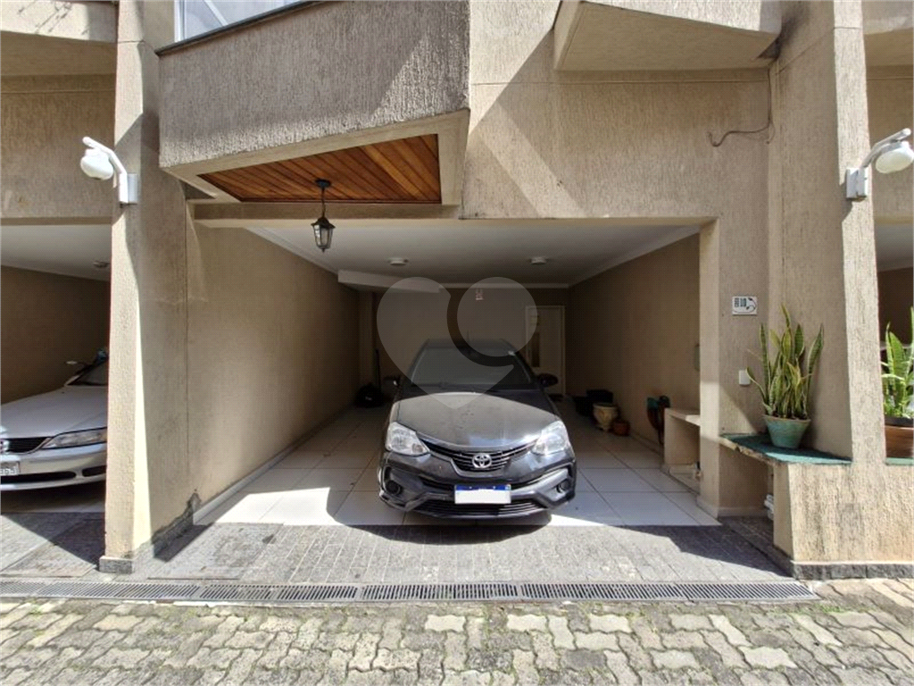 Vende-se: Casa em Condomínio Fechado no Barro Branco – 229m²