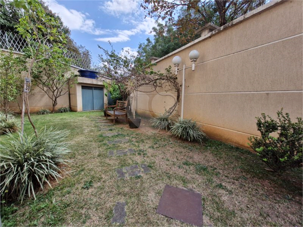 Vende-se: Casa em Condomínio Fechado no Barro Branco – 229m²