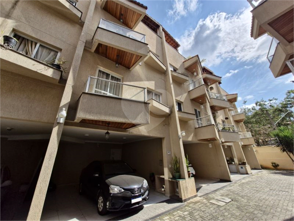Vende-se: Casa em Condomínio Fechado no Barro Branco – 229m²