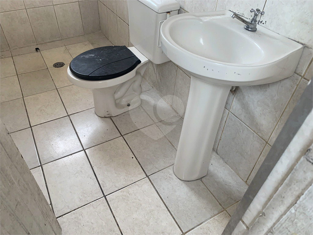 Terreno com Duas Casas – Oportunidade com Renda!