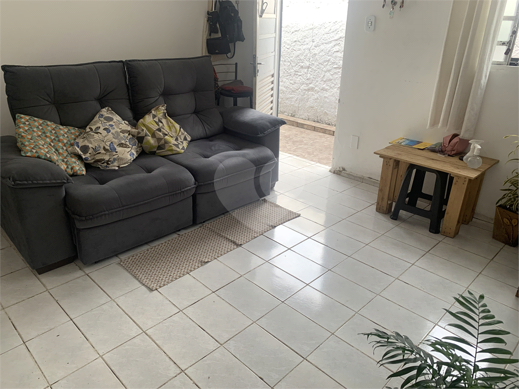 Terreno com Duas Casas – Oportunidade com Renda!