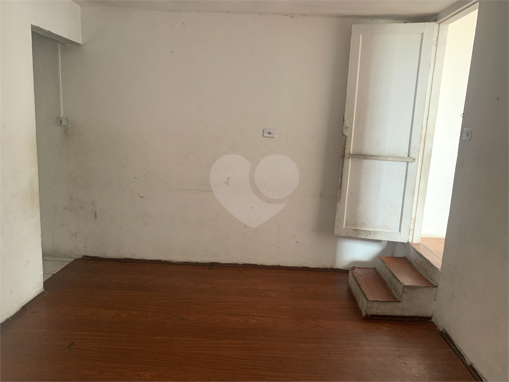 Terreno com Duas Casas – Oportunidade com Renda!