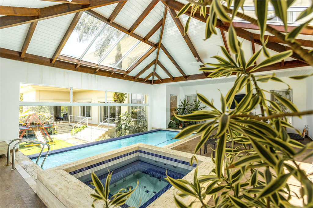 CASA DE CONDOMÍNIO À VENDA EM ALPHAVILLE - ALTO PADRÃO 