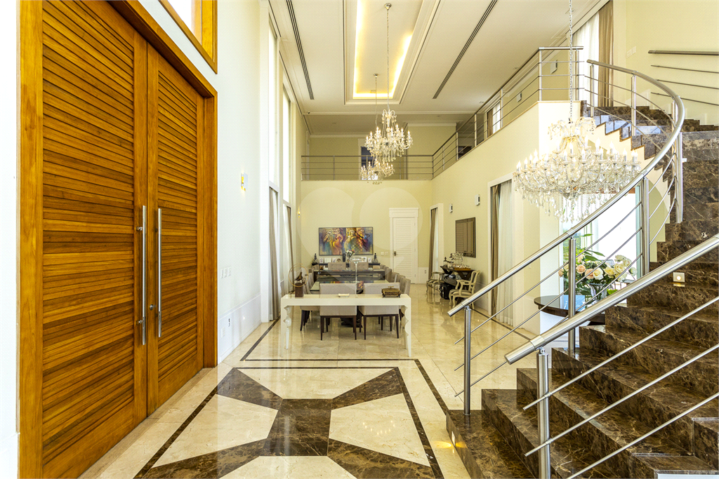 CASA DE CONDOMÍNIO À VENDA EM ALPHAVILLE - ALTO PADRÃO 