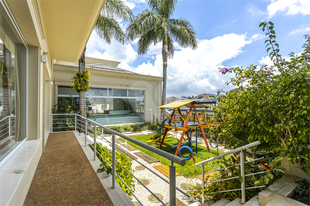 CASA DE CONDOMÍNIO À VENDA EM ALPHAVILLE - ALTO PADRÃO 