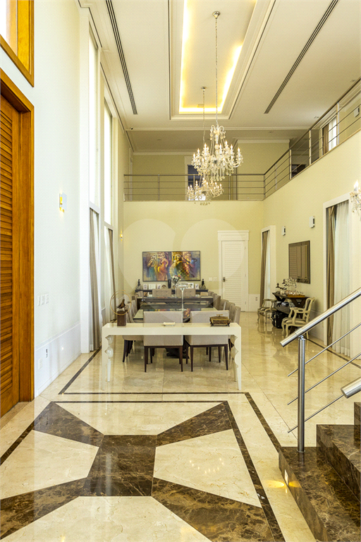 CASA DE CONDOMÍNIO À VENDA EM ALPHAVILLE - ALTO PADRÃO 