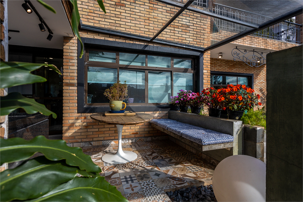 CASA EM CONDOMÍNIO À VENDA EM ALPHAVILLE 