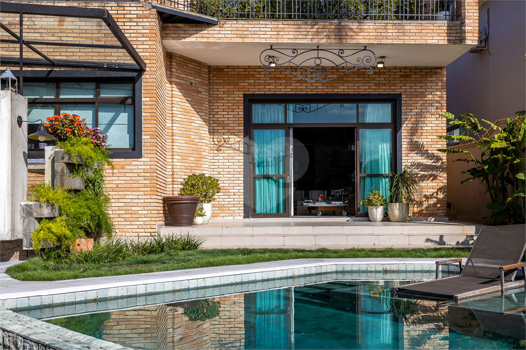 CASA EM CONDOMÍNIO À VENDA EM ALPHAVILLE 