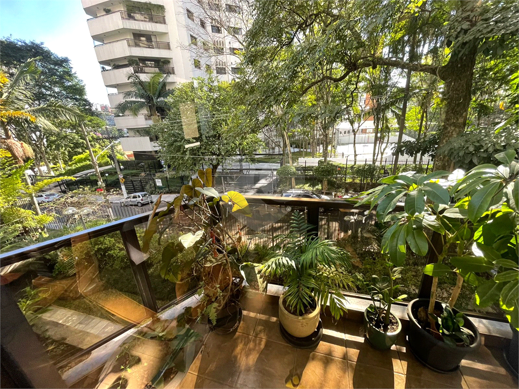 Apartamento duplex, 280 m2,  5 dormitórios , 2 suites, 4 vagas de garagem com depósito, em rua privativa em Higienópolis !!!