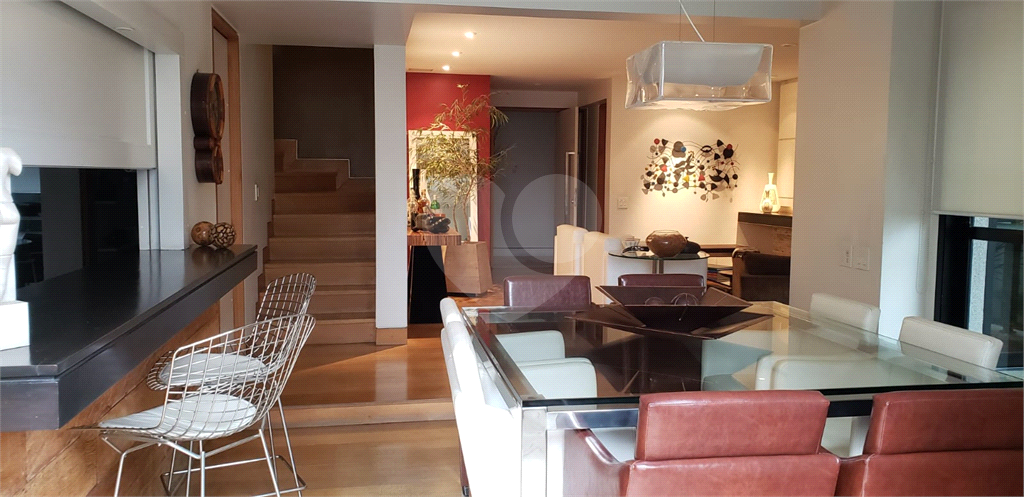 Apartamento duplex, 280 m2,  5 dormitórios , 2 suites, 4 vagas de garagem com depósito, em rua privativa em Higienópolis !!!