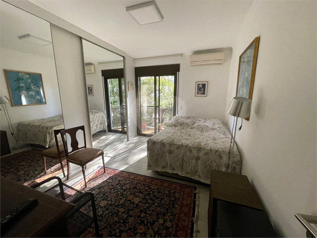 Apartamento duplex, 280 m2,  5 dormitórios , 2 suites, 4 vagas de garagem com depósito, em rua privativa em Higienópolis !!!