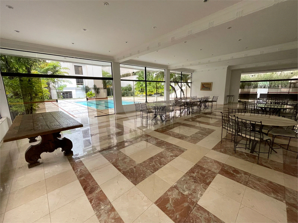 Apartamento duplex, 280 m2,  5 dormitórios , 2 suites, 4 vagas de garagem com depósito, em rua privativa em Higienópolis !!!