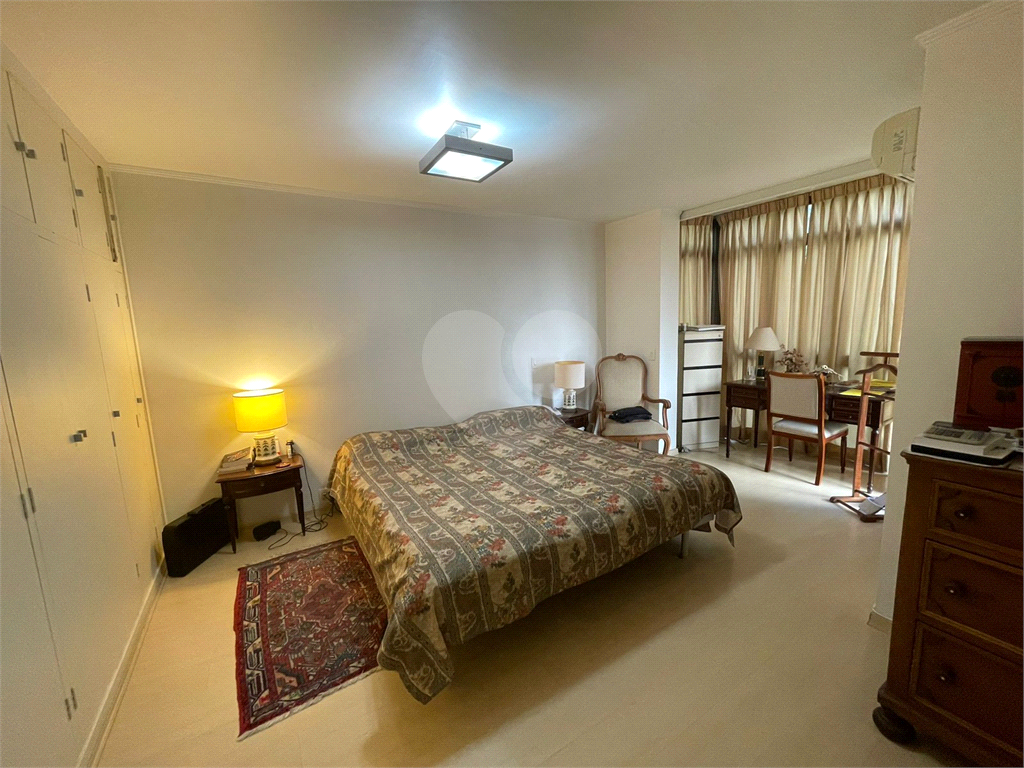 Apartamento duplex, 280 m2,  5 dormitórios , 2 suites, 4 vagas de garagem com depósito, em rua privativa em Higienópolis !!!
