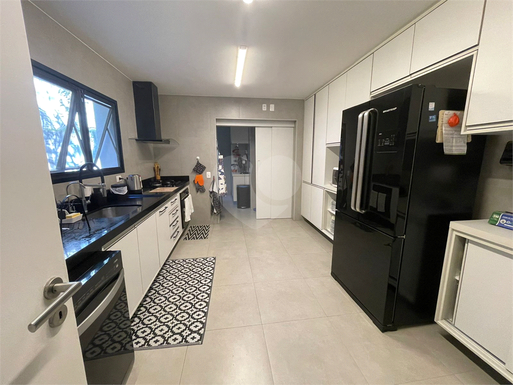 Apartamento duplex, 280 m2,  5 dormitórios , 2 suites, 4 vagas de garagem com depósito, em rua privativa em Higienópolis !!!