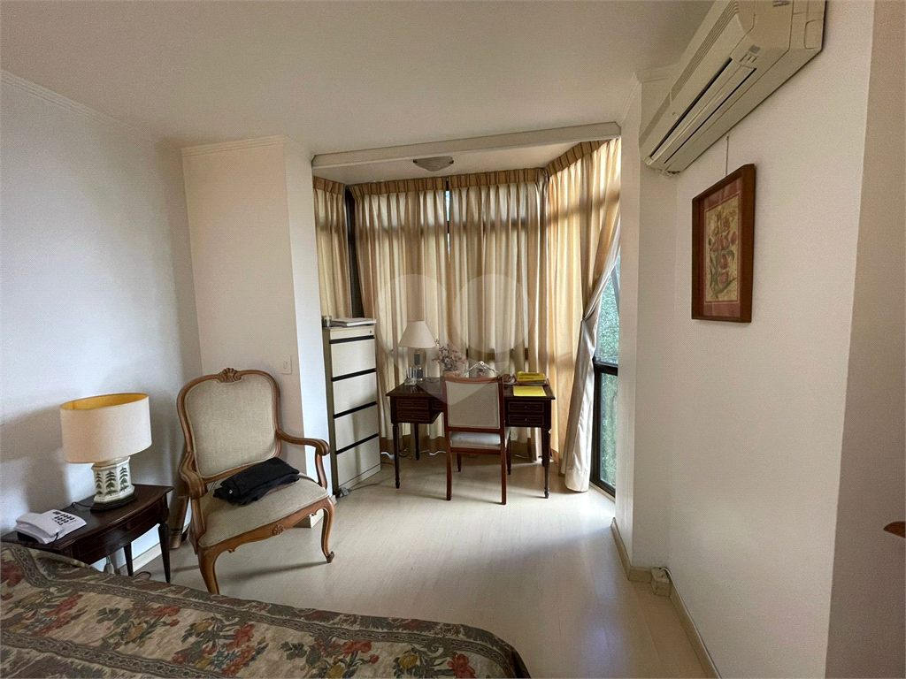 Apartamento duplex, 280 m2,  5 dormitórios , 2 suites, 4 vagas de garagem com depósito, em rua privativa em Higienópolis !!!