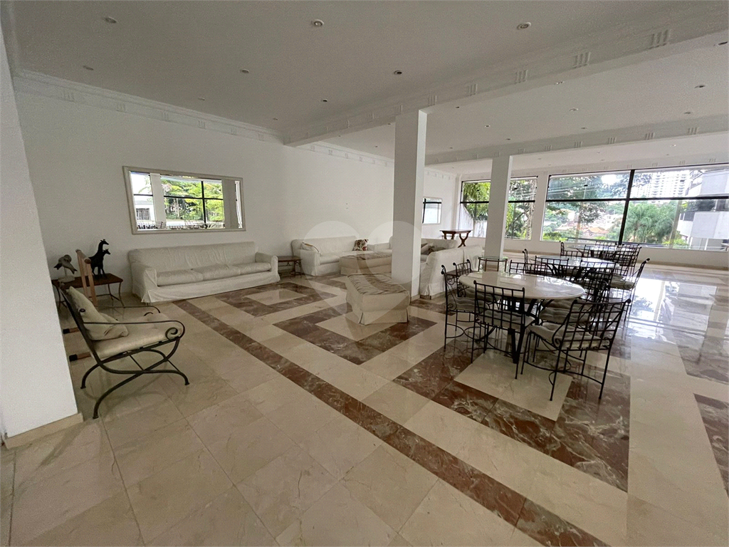 Apartamento duplex, 280 m2,  5 dormitórios , 2 suites, 4 vagas de garagem com depósito, em rua privativa em Higienópolis !!!