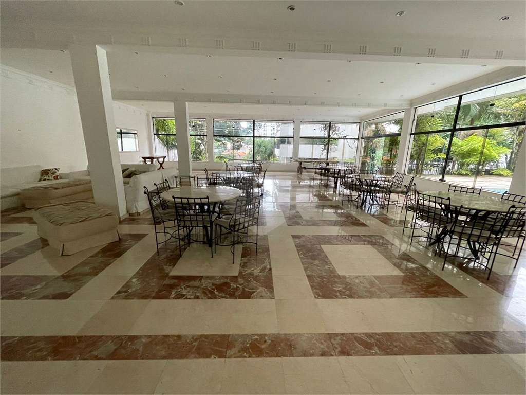 Apartamento duplex, 280 m2,  5 dormitórios , 2 suites, 4 vagas de garagem com depósito, em rua privativa em Higienópolis !!!