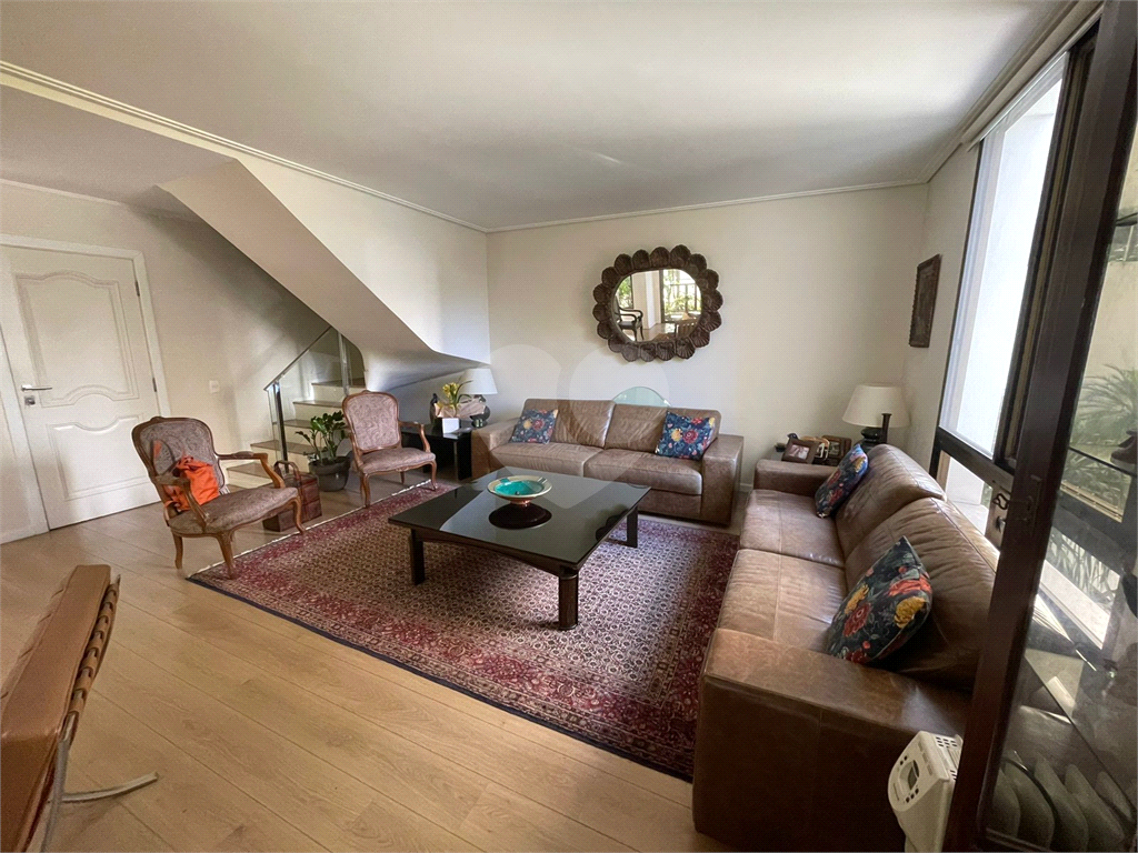 Apartamento duplex, 280 m2,  5 dormitórios , 2 suites, 4 vagas de garagem com depósito, em rua privativa em Higienópolis !!!