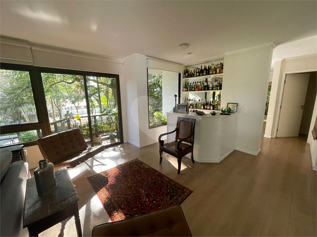 Apartamento duplex, 280 m2,  5 dormitórios , 2 suites, 4 vagas de garagem com depósito, em rua privativa em Higienópolis !!!