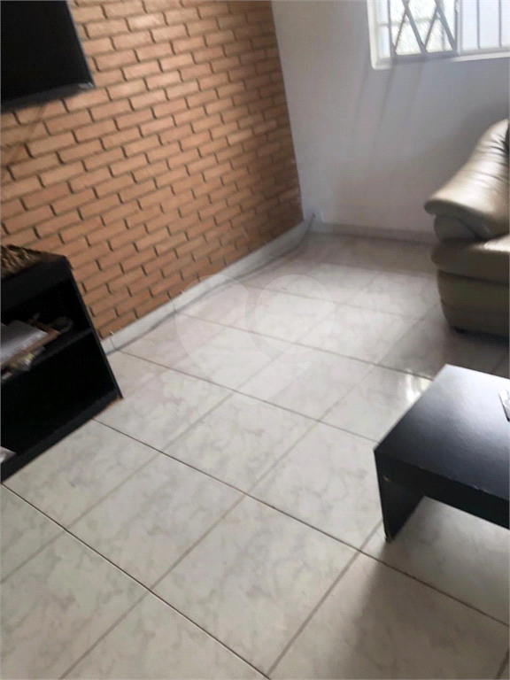 CASA TERREA PARA LOCAÇÃO COM EDICULA
