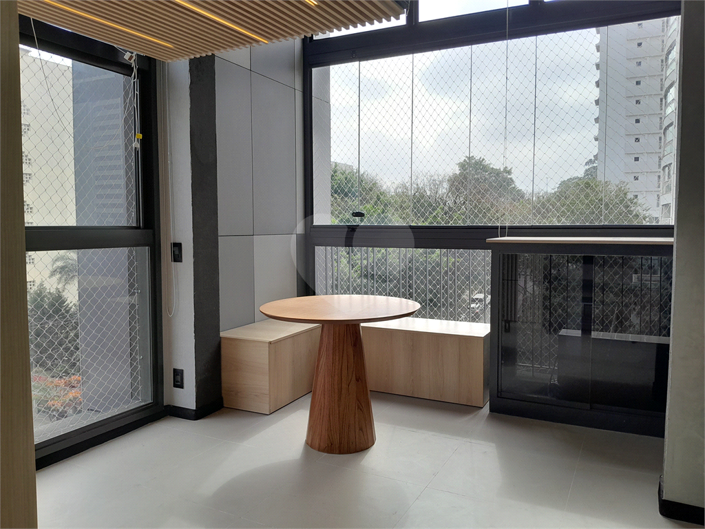 Apartamento studio com 29m² para alugar em Pinheiros