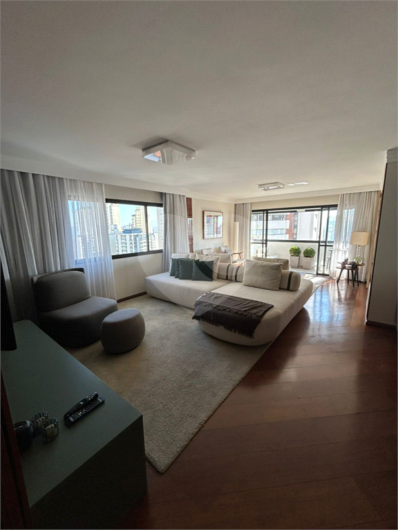Apartamento de Alto Padrão em Perdizes com 3 Suítes