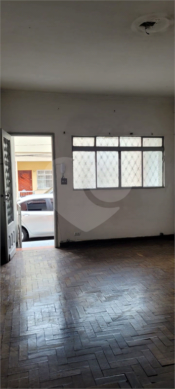 Sobrado à venda na Vila Guilherme em rua fechada com 2 dormitórios