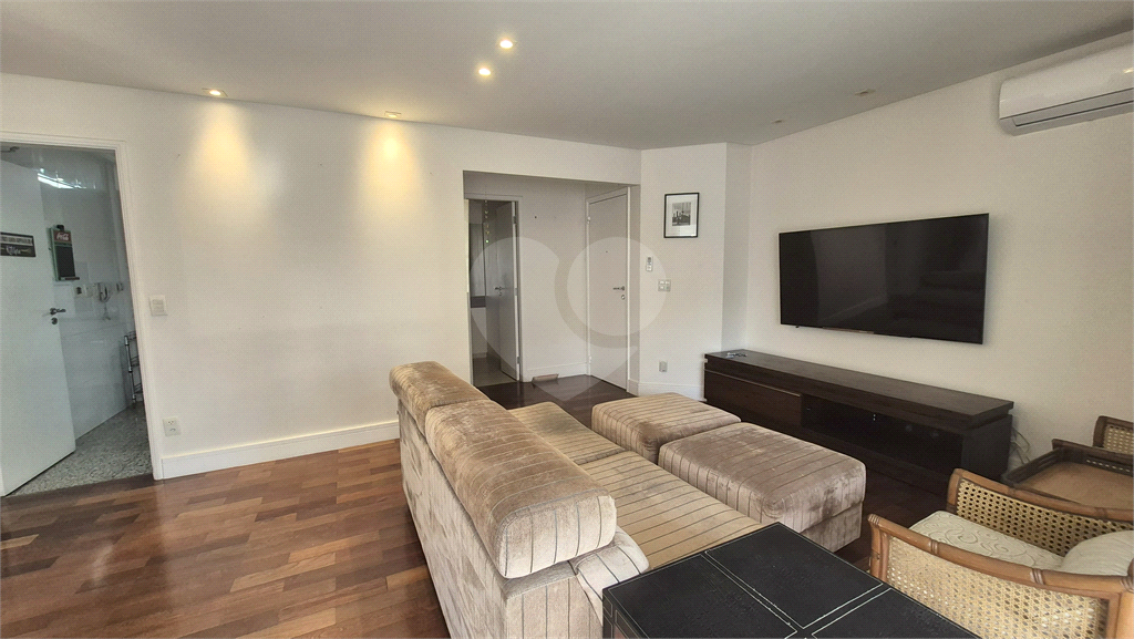Apartamento a venda na Rua Dr. Tomas Carvalhal no bairro do Paraiso - 4 quartos sendo 3 suítes - andar alto - lazer