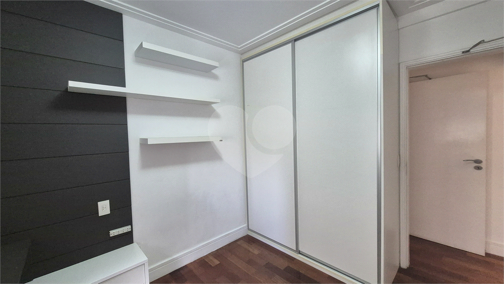 Apartamento a venda na Rua Dr. Tomas Carvalhal no bairro do Paraiso - 4 quartos sendo 3 suítes - andar alto - lazer