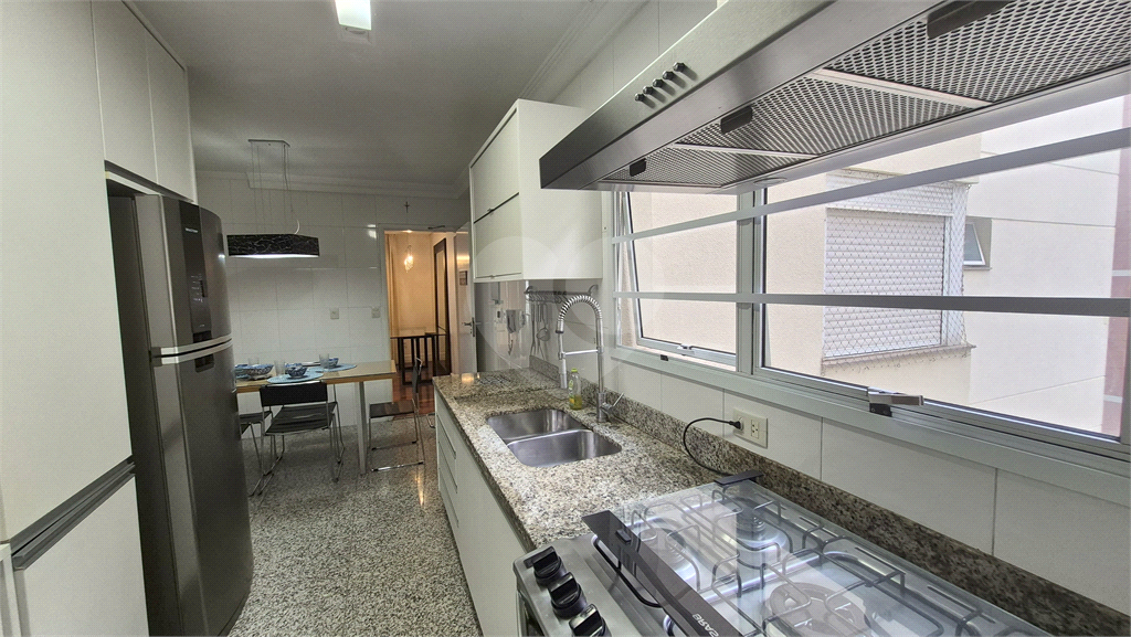 Apartamento a venda na Rua Dr. Tomas Carvalhal no bairro do Paraiso - 4 quartos sendo 3 suítes - andar alto - lazer