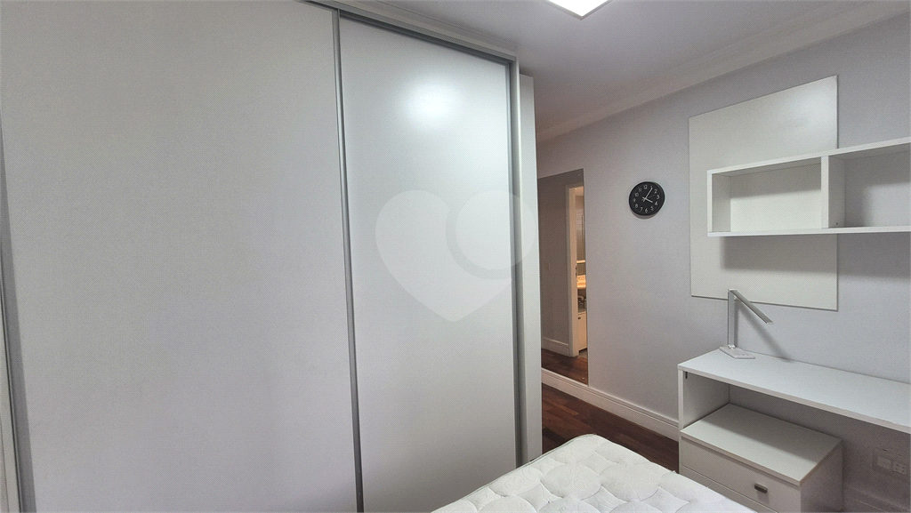 Apartamento a venda na Rua Dr. Tomas Carvalhal no bairro do Paraiso - 4 quartos sendo 3 suítes - andar alto - lazer