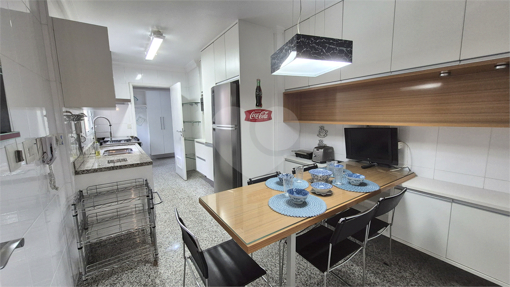 Apartamento a venda na Rua Dr. Tomas Carvalhal no bairro do Paraiso - 4 quartos sendo 3 suítes - andar alto - lazer